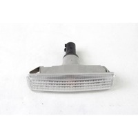 SPREDNJI INDIKATOR OEM N. 63142496299 ORIGINAL REZERVNI DEL BMW SERIE 5 E39 R BER/SW (10/2000 - 2003)DIESEL LETNIK 2001