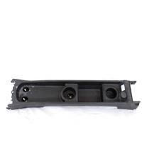 PLASTIKA MED SEDEZI BREZ NASLONJALA ROK OEM N. 13260358 ORIGINAL REZERVNI DEL OPEL MERIVA B S10 (2010 -2017)BENZINA/GPL LETNIK 2012