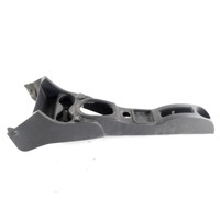 PLASTIKA MED SEDEZI BREZ NASLONJALA ROK OEM N. 8200739454 ORIGINAL REZERVNI DEL DACIA SANDERO MK1 (2008 - 2012) BENZINA/GPL LETNIK 2010