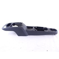 PLASTIKA MED SEDEZI BREZ NASLONJALA ROK OEM N. A4546800217C96A ORIGINAL REZERVNI DEL SMART FORFOUR 454 MK1 (2004 - 2006) BENZINA LETNIK 2005