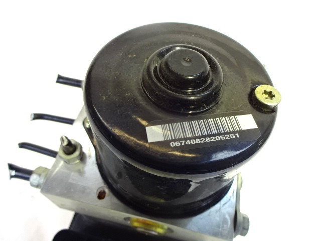 ABS AGREGAT S PUMPO OEM N. 34516771486 ORIGINAL REZERVNI DEL BMW SERIE 1 BER/COUPE/CABRIO E81/E82/E87/E88 (2003 - 2007) BENZINA LETNIK 2005