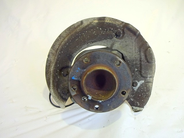 VRTLJIVI LEZAJ DESNO / PESTO KOLESA Z LEZAJEM SPREDAJ OEM N. 31216764444 ORIGINAL REZERVNI DEL BMW SERIE 1 BER/COUPE/CABRIO E81/E82/E87/E88 (2003 - 2007) BENZINA LETNIK 2005