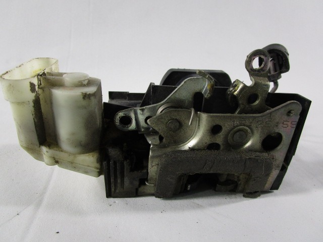 CENTRALNI ZAKLEP SPREDNJIH VRAT  OEM N. 46535997 ORIGINAL REZERVNI DEL FIAT PUNTO 188 188AX MK2 (1999 - 2003) BENZINA LETNIK 2002