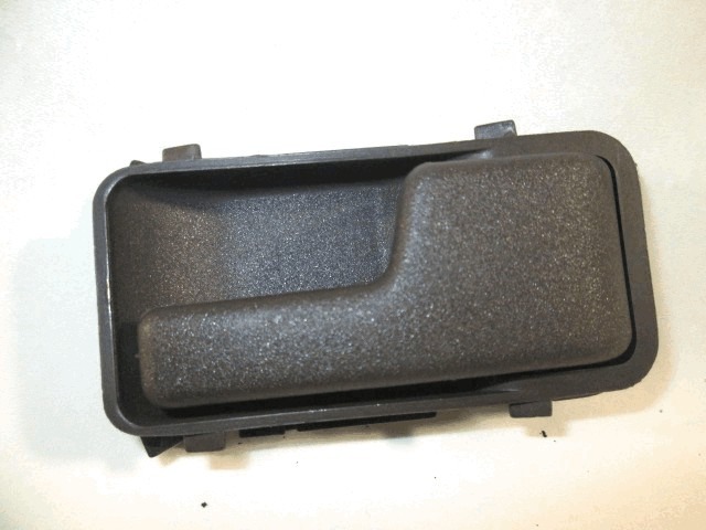 NOTRANJA KLJUKA  OEM N. 60/88 ORIGINAL REZERVNI DEL FIAT UNO 146 MK1 (1983 -1989)BENZINA LETNIK 1983