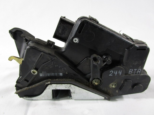 CENTRALNI ZAKLEP SPREDNJIH VRAT  OEM N. 51217011244 ORIGINAL REZERVNI DEL BMW SERIE 3 E46 BER/SW/COUPE/CABRIO LCI R (2002 - 2005) DIESEL LETNIK 2004