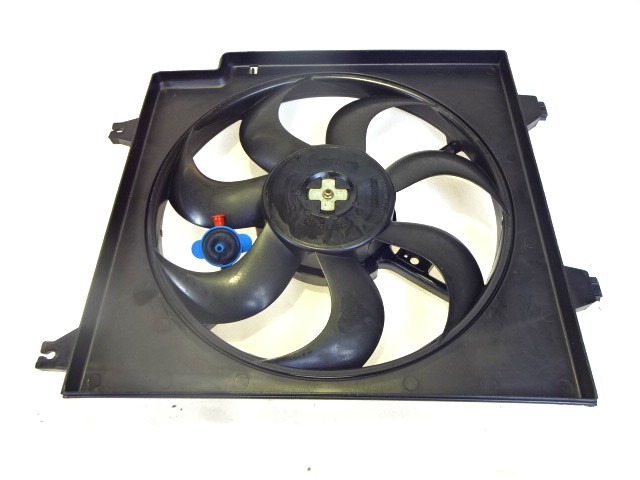 VENTILATOR HLADILNIKA OEM N. 0K2KB15XXX ORIGINAL REZERVNI DEL KIA CARENS MK2 FJ (2002 - 2006) DIESEL LETNIK 2005