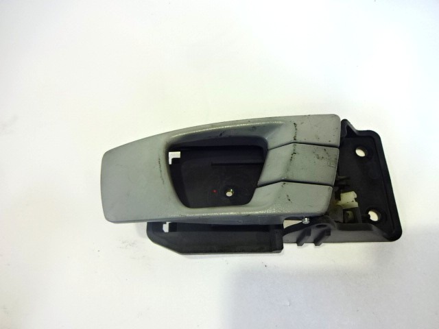 NOTRANJA KLJUKA  OEM N. 0K2FA5833044 ORIGINAL REZERVNI DEL KIA CARENS MK2 FJ (2002 - 2006) DIESEL LETNIK 2005