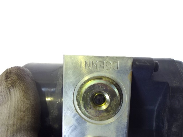 ABS AGREGAT S PUMPO OEM N. 0K2FC437A0 ORIGINAL REZERVNI DEL KIA CARENS MK2 FJ (2002 - 2006) DIESEL LETNIK 2005