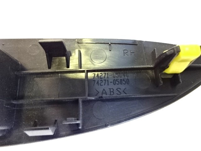 ZADNJE STIKALO OEM N. 74271-05040 ORIGINAL REZERVNI DEL TOYOTA AVENSIS T27 MK3 BER/SW (2009 - 2015)DIESEL LETNIK 2011