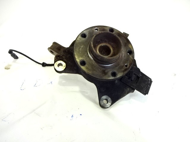 LEVI VRTLJIVI LEZAJ / PESTO KOLESA Z LEZAJEM SPREDAJ OEM N. 400154705R 402020009R ORIGINAL REZERVNI DEL RENAULT MEGANE MK3 BZ0/1 B3 DZ0/1 KZ0/1 BER/SPORTOUR/ESTATE (2009 - 2015) DIESEL LETNIK 2010