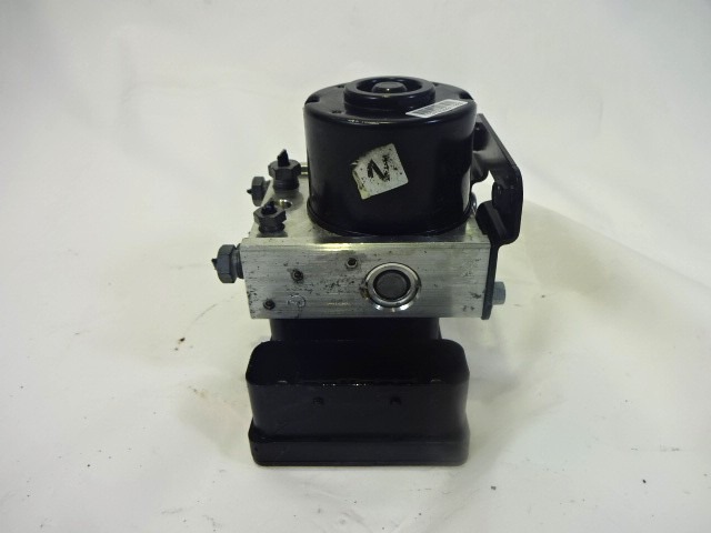 ABS AGREGAT S PUMPO OEM N. 8V512M110AD ORIGINAL REZERVNI DEL FORD FIESTA CB1 CNN MK6 (09/2008 - 11/2012) DIESEL LETNIK 2008