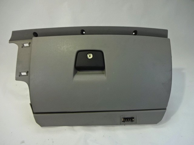 PREDAL ZA DOKUMENTE OEM N. 8626141 ORIGINAL REZERVNI DEL VOLVO V50 545 (2004 - 05/2007) DIESEL LETNIK 2006