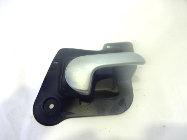 NOTRANJA KLJUKA  OEM N. 13121870 ORIGINAL REZERVNI DEL OPEL MERIVA A X03 (2003 - 2006) BENZINA LETNIK 2003