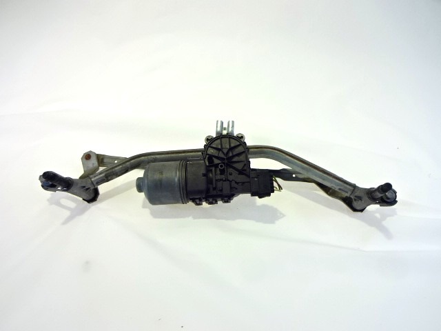 MOTORCEK PREDNJIH BRISALCEV OEM N. 390241540 ORIGINAL REZERVNI DEL PEUGEOT 207 / 207 CC WA WC WD WK (2006 - 05/2009) BENZINA LETNIK 2009