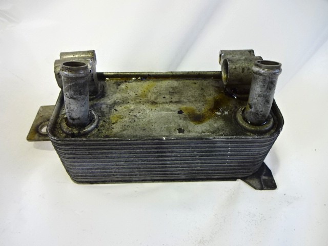 TOPLOTNI IZMENJEVALNIK/FILTER OLJA  OEM N. JDE3879 ORIGINAL REZERVNI DEL JAGUAR XJ X350 X358 (2003 - 2007)DIESEL LETNIK 2007