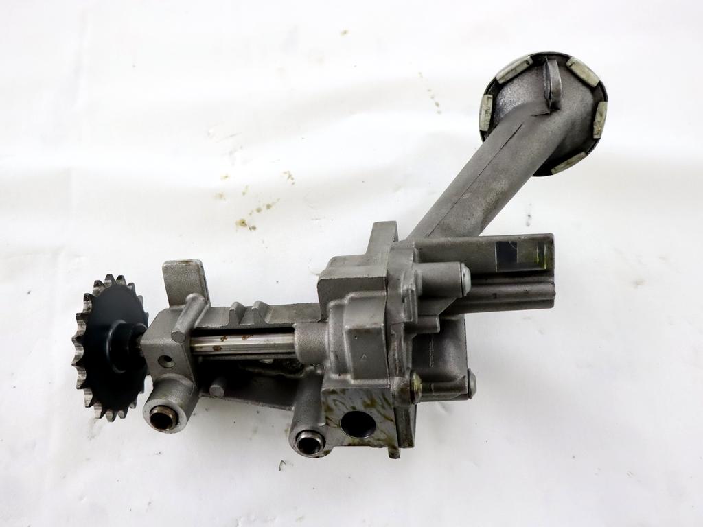 PUMPA OLJA OEM N. 7700600252 ORIGINAL REZERVNI DEL RENAULT SCENIC/GRAND SCENIC JM0/1 MK2 (2003 - 2009) DIESEL LETNIK 2005