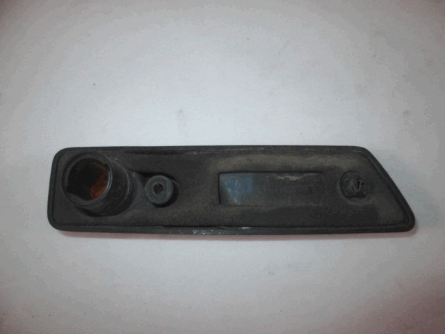 SPREDNJI INDIKATOR OEM N. 76231-79J0 ORIGINAL REZERVNI DEL VOLVO 440 445 (1987 - 1997)BENZINA LETNIK 1987