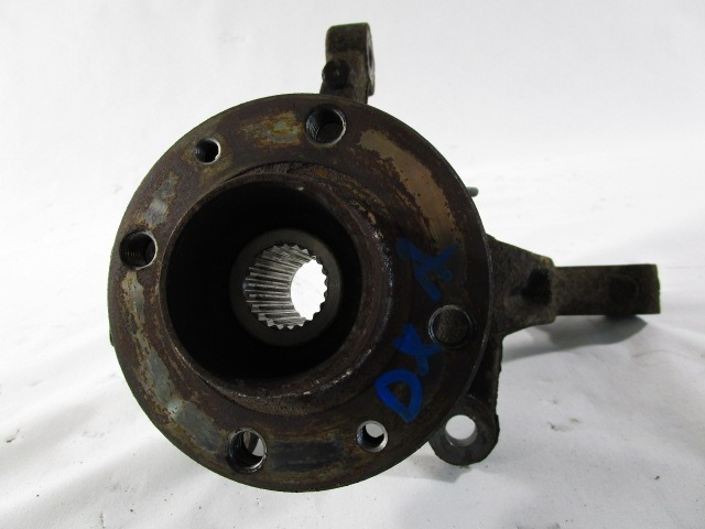 VRTLJIVI LEZAJ DESNO / PESTO KOLESA Z LEZAJEM SPREDAJ OEM N. 8200345945 ORIGINAL REZERVNI DEL RENAULT CLIO BR0//1 CR0/1 KR0/1 MK3 R (05/2009 - 2013) BENZINA/GPL LETNIK 2010