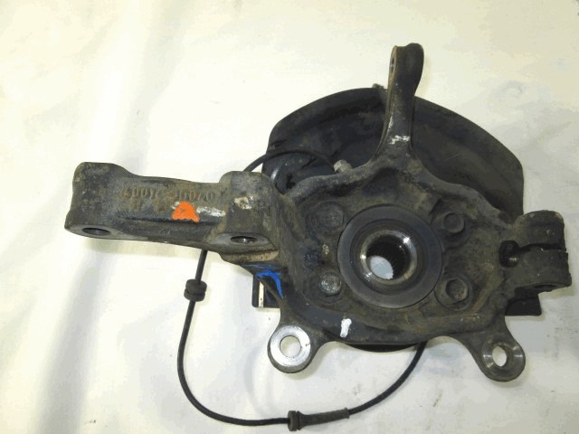 VRTLJIVI LEZAJ DESNO / PESTO KOLESA Z LEZAJEM SPREDAJ OEM N. 40014JD040 ORIGINAL REZERVNI DEL NISSAN QASHQAI J10C (2006 - 2010) DIESEL LETNIK 2007