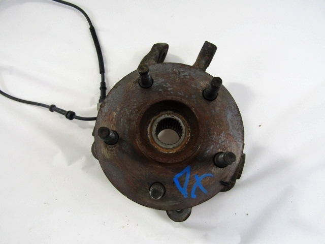 VRTLJIVI LEZAJ DESNO / PESTO KOLESA Z LEZAJEM SPREDAJ OEM N. 05011976AB 52098679AD ORIGINAL REZERVNI DEL JEEP GRAND CHEROKEE WJ WG MK2 (1999 - 04/2005) DIESEL LETNIK 2005