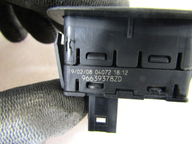 ZADNJE STIKALO OEM N. 96639378ZD ORIGINAL REZERVNI DEL CITROEN C4 PICASSO/GRAND PICASSO MK1 (2006 - 08/2013) DIESEL LETNIK 2008