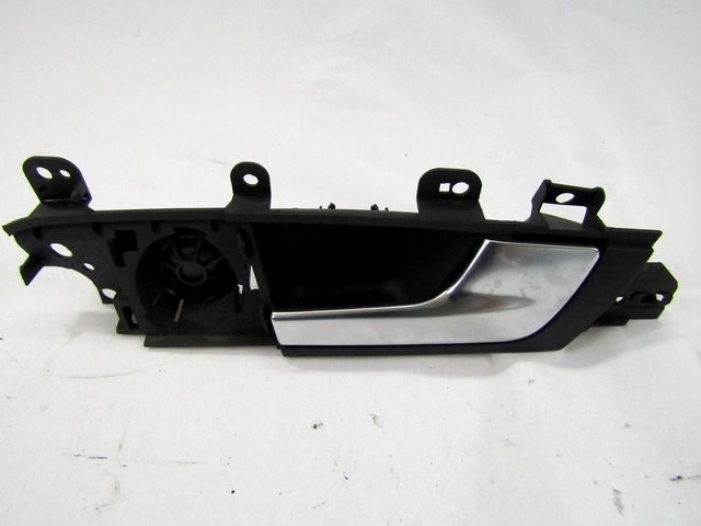 NOTRANJA KLJUKA  OEM N. 8P4839020D ORIGINAL REZERVNI DEL AUDI A3 MK2R 8P 8PA 8P1 8P7 (2008 - 2012)DIESEL LETNIK 2009