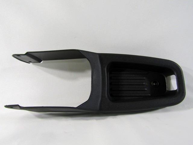 PLASTIKA MED SEDEZI BREZ NASLONJALA ROK OEM N. 735351131 ORIGINAL REZERVNI DEL FIAT DOBLO 223 MK1 R (2005 - 2009) BENZINA/METANO LETNIK 2009