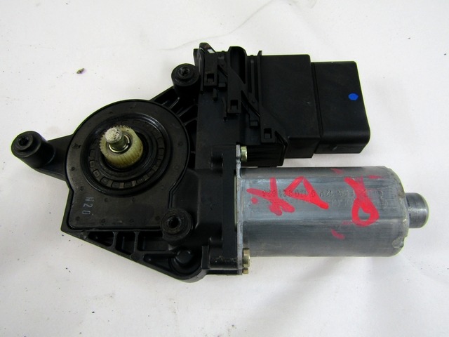 MOTORCEK ELEKTRICNEGA POMIKA ZADNJEGA STEKLA  OEM N. 3B9839752BF 0130821696 F005S00060 ORIGINAL REZERVNI DEL VOLKSWAGEN PASSAT B5.5 3B3 3B6 3BG R BER/SW (11/2000 - 2005) DIESEL LETNIK 2002