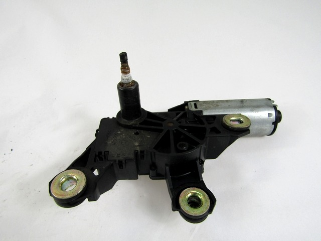 MOTORCEK ZADNJEGA BRISALCA OEM N. 3B9955711C ORIGINAL REZERVNI DEL VOLKSWAGEN PASSAT B5.5 3B3 3B6 3BG R BER/SW (11/2000 - 2005) DIESEL LETNIK 2002