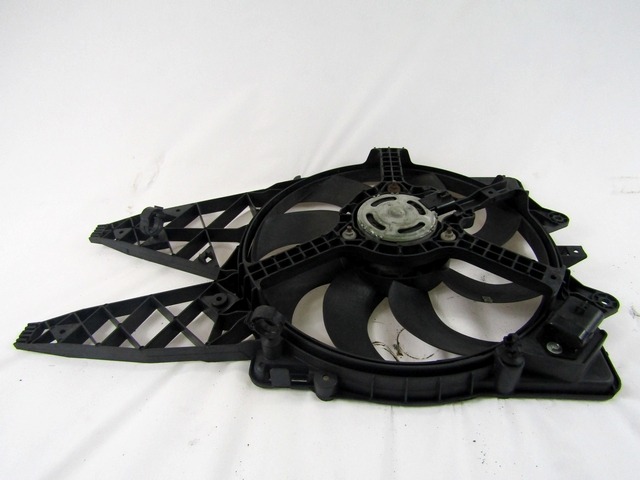 VENTILATOR HLADILNIKA OEM N. 871300200 ORIGINAL REZERVNI DEL FIAT GRANDE PUNTO 199 (2005 - 2012) DIESEL LETNIK 2006