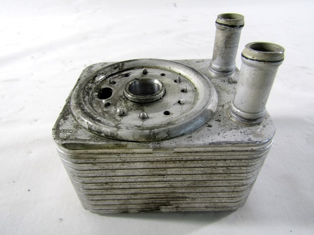 TOPLOTNI IZMENJEVALNIK/FILTER OLJA  OEM N. 068117021B ORIGINAL REZERVNI DEL AUDI A4 B6 8E2 8E5 BER/SW (2001 - 2005) DIESEL LETNIK 2004