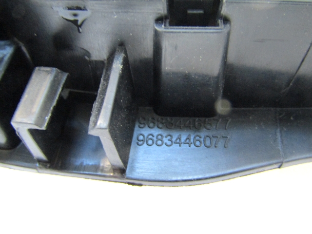 NOTRANJA KLJUKA  OEM N. 9683446577 ORIGINAL REZERVNI DEL CITROEN C3 MK2 SC (2009 - 2016) BENZINA LETNIK 2011