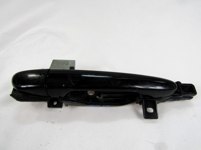 ZUNANJA KLJUKA SPREDNJA DESNA VRATA OEM N. DF7158410G ORIGINAL REZERVNI DEL MAZDA 2 DE DH MK2 (2007 - 2014) BENZINA/GPL LETNIK 2009