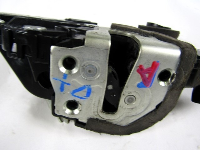 CENTRALNI ZAKLEP SPREDNJIH VRAT  OEM N. 693100D070 ORIGINAL REZERVNI DEL TOYOTA YARIS P9 MK2 (01/2006 - 2009) BENZINA LETNIK 2008