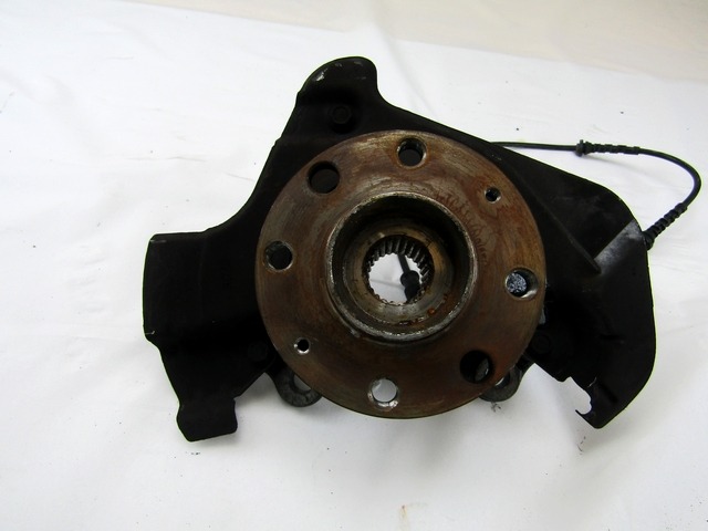 VRTLJIVI LEZAJ DESNO / PESTO KOLESA Z LEZAJEM SPREDAJ OEM N. 93188962 55701433 ORIGINAL REZERVNI DEL OPEL CORSA D R S07 (02/2011 - 2014) DIESEL LETNIK 2012