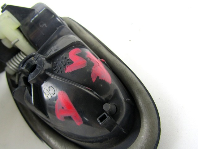 NOTRANJA KLJUKA  OEM N. 7700423887 ORIGINAL REZERVNI DEL RENAULT CLIO BB CB MK2 R / CLIO STORIA (05/2001 - 2012) DIESEL LETNIK 2001