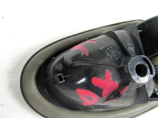 NOTRANJA KLJUKA  OEM N. 7700423888 ORIGINAL REZERVNI DEL RENAULT CLIO BB CB MK2 R / CLIO STORIA (05/2001 - 2012) DIESEL LETNIK 2001