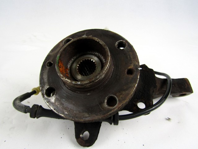 LEVI VRTLJIVI LEZAJ / PESTO KOLESA Z LEZAJEM SPREDAJ OEM N. 8200207307 ORIGINAL REZERVNI DEL RENAULT CLIO BB CB MK2 R / CLIO STORIA (05/2001 - 2012) DIESEL LETNIK 2001