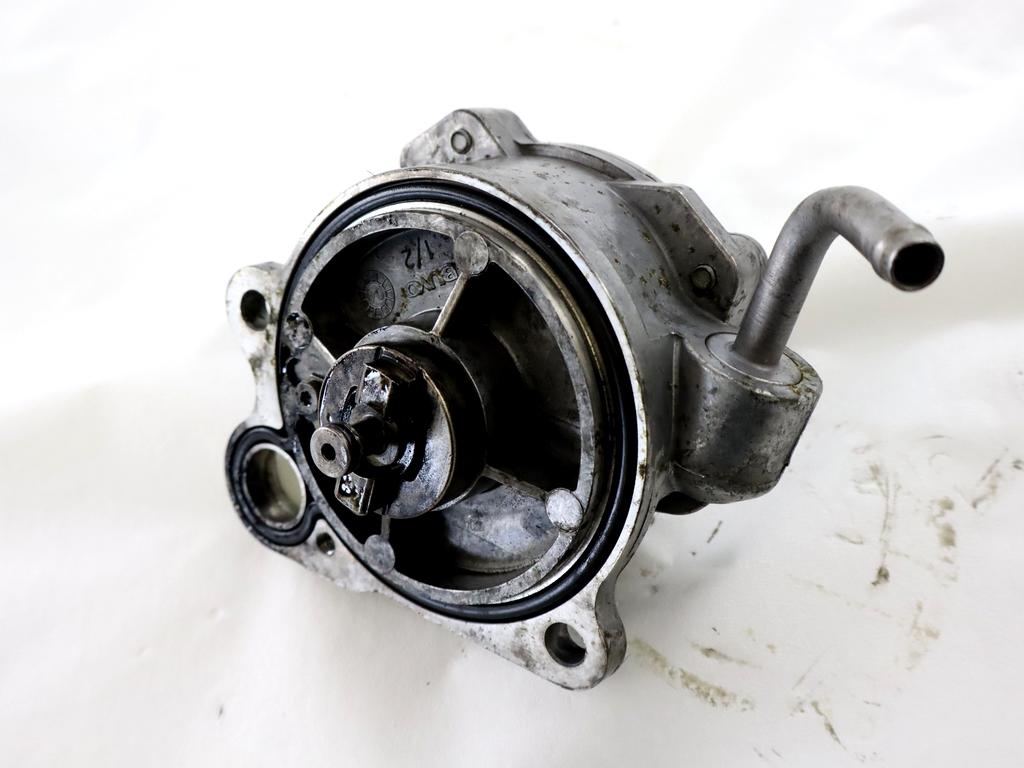 VAKUUM CRPALKA OEM N. 11667790866 ORIGINAL REZERVNI DEL MINI ONE / COOPER / COOPER S R50 R52 R53 (2001-2006) DIESEL LETNIK 2004