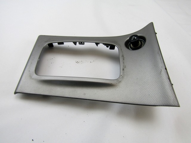 SREDINSKA KONZOLA  OEM N. 58821-02130B0 ORIGINAL REZERVNI DEL TOYOTA COROLLA E12 (2000 - 2006) DIESEL LETNIK 2004