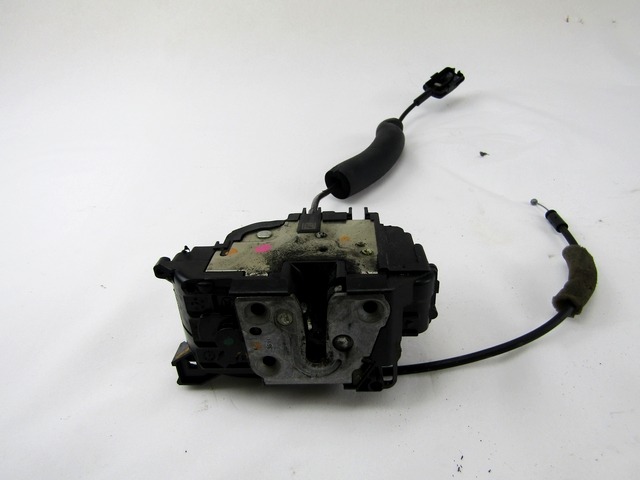 CENTRALNI ZAKLEP SPREDNJIH VRAT  OEM N. 805020001R ORIGINAL REZERVNI DEL RENAULT MEGANE MK3 BZ0/1 B3 DZ0/1 KZ0/1 BER/SPORTOUR/ESTATE (2009 - 2015) DIESEL LETNIK 2011