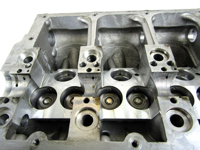 GLAVA, CILINDER IN DELI OEM N. 038103373R ORIGINAL REZERVNI DEL AUDI A3 MK2 8P 8PA 8P1 (2003 - 2008)DIESEL LETNIK 2006