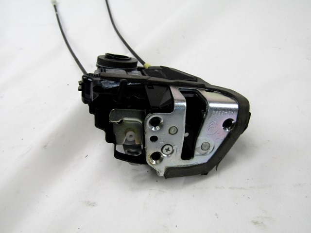 CENTRALNO ZAKLEPANJE ZADNJIH DESNIH VRAT OEM N. 6905042021 ORIGINAL REZERVNI DEL TOYOTA URBAN CRUISER P1 (2009 - 2014) DIESEL LETNIK 2010