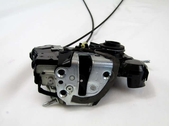 CENTRALNI ZAKLEP SPREDNJIH VRAT  OEM N. 6903042221 ORIGINAL REZERVNI DEL TOYOTA RAV 4 A3 MK3 (2006 - 03/2009) DIESEL LETNIK 2007