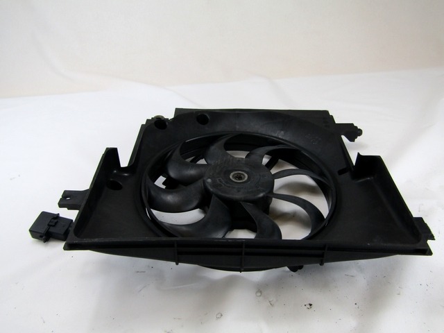 VENTILATOR HLADILNIKA OEM N. 977304D200 ORIGINAL REZERVNI DEL KIA CARNIVAL VQ MK2 (2006 - 2014)DIESEL LETNIK 2009