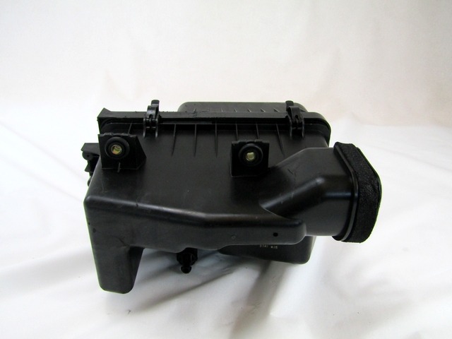 FILTAR ZRAKA OEM N. 281104D400 ORIGINAL REZERVNI DEL KIA CARNIVAL VQ MK2 (2006 - 2014)DIESEL LETNIK 2009