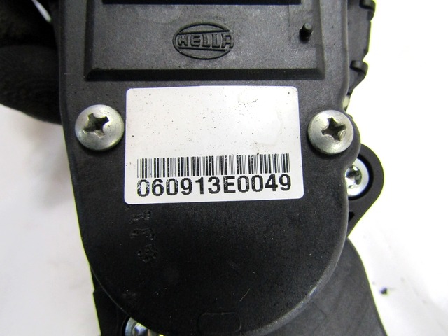 PEDALI OEM N. 327004D000 ORIGINAL REZERVNI DEL KIA CARNIVAL VQ MK2 (2006 - 2014)DIESEL LETNIK 2009