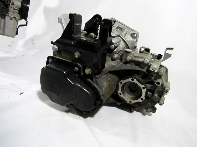 ROCNI MENJALNIK OEM N. 02J301107Q 02R300041GX ORIGINAL REZERVNI DEL SEAT IBIZA 6J5 6P1 MK4 BER/SW (2008 - 2012)DIESEL LETNIK 2009