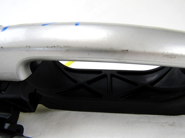 ZUNANJA KLJUKA ZADNJA LEVA VRATA OEM N. 8281263J00Z2Z ORIGINAL REZERVNI DEL SUZUKI SWIFT MZ EZ MK3 (2004 - 2010) BENZINA LETNIK 2007