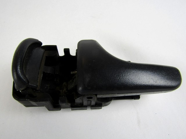 NOTRANJA KLJUKA  OEM N. 84640-TM8-A01ZA ORIGINAL REZERVNI DEL NISSAN TERRANO II R20 (1996 - 1999) DIESEL LETNIK 1997